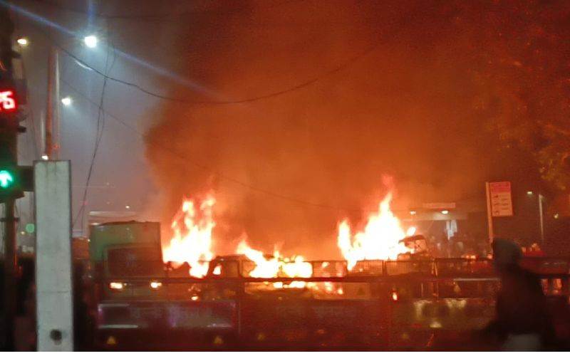  دہلی : لال قلعہ میٹرو اسٹیشن کے قریب کار دھماکہ،ہلاک